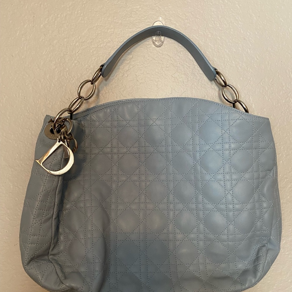 CHRISTIAN DIOR